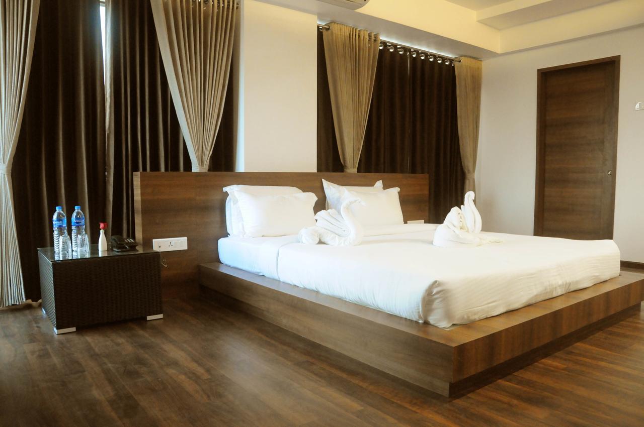 Hotel 3 Leaves Kolhapur Ngoại thất bức ảnh