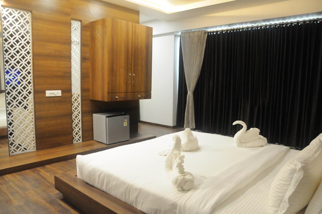 Hotel 3 Leaves Kolhapur Ngoại thất bức ảnh