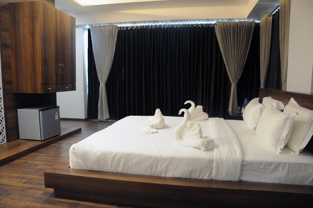 Hotel 3 Leaves Kolhapur Ngoại thất bức ảnh