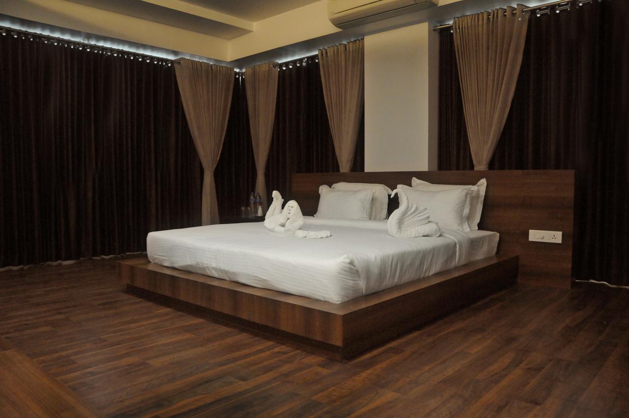 Hotel 3 Leaves Kolhapur Ngoại thất bức ảnh