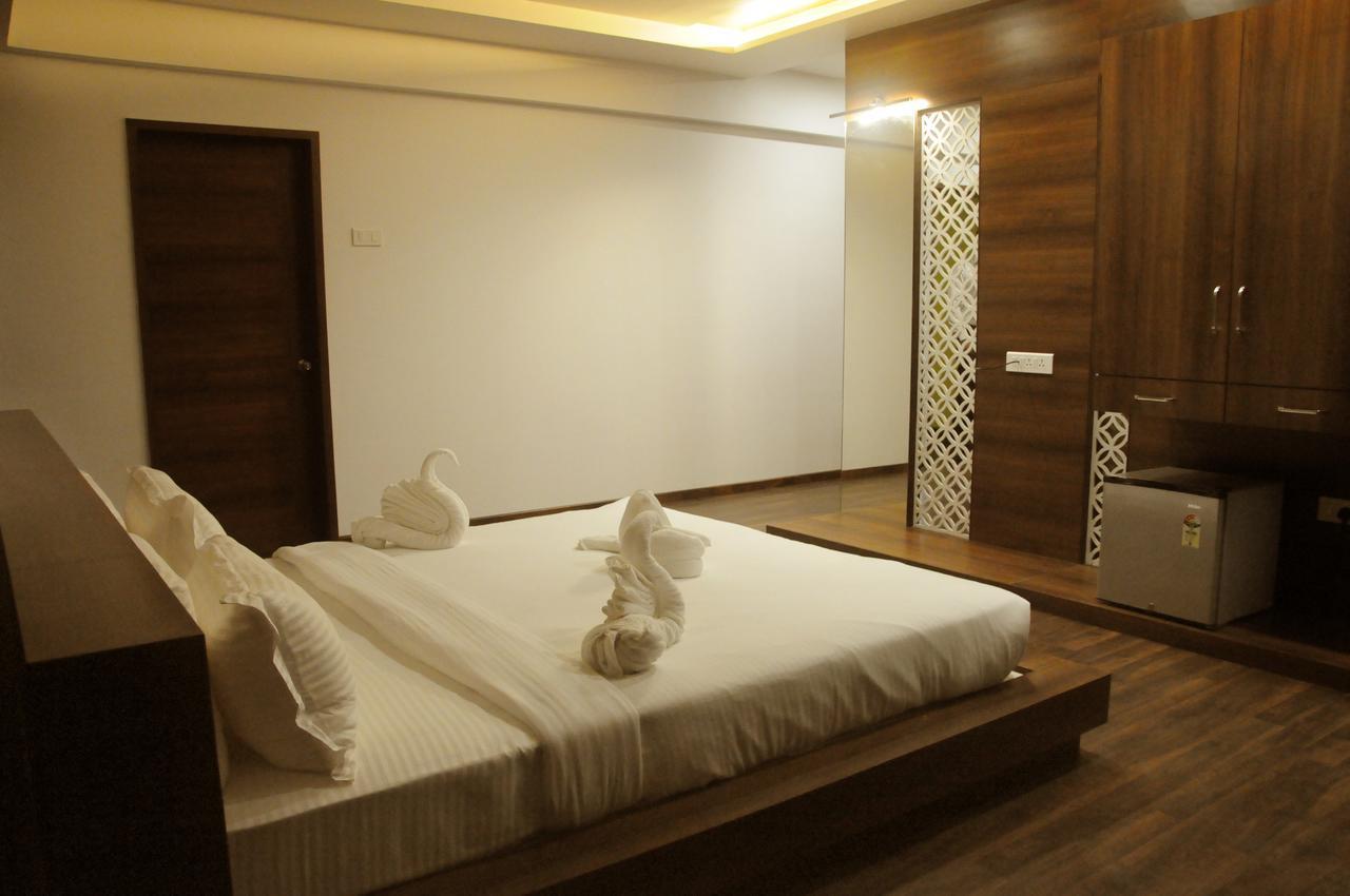 Hotel 3 Leaves Kolhapur Ngoại thất bức ảnh