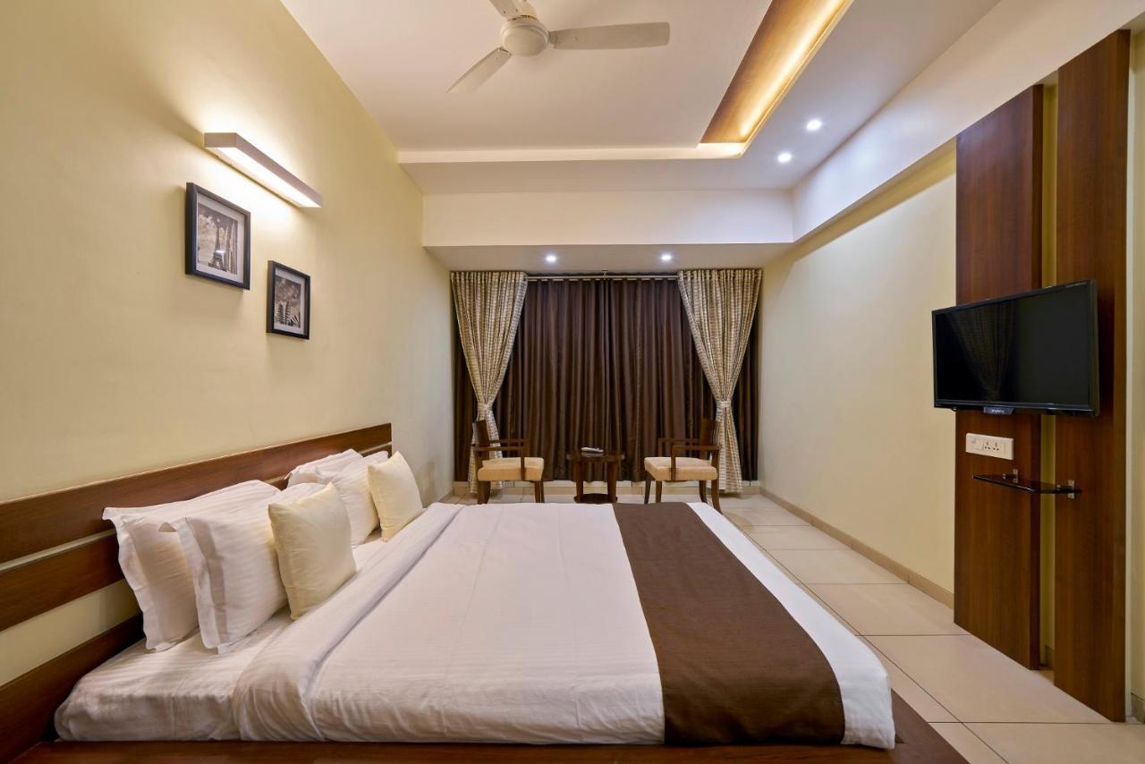 Hotel 3 Leaves Kolhapur Ngoại thất bức ảnh