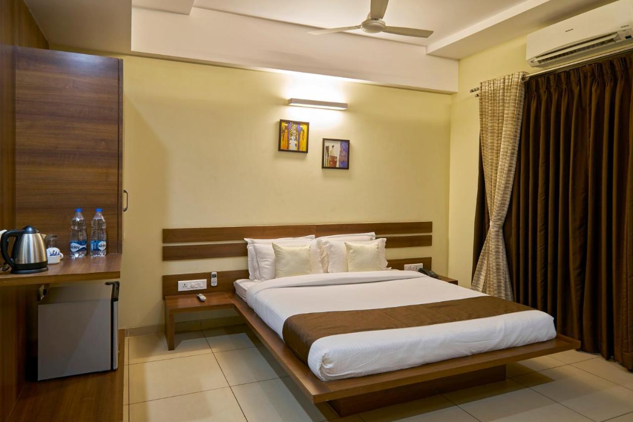 Hotel 3 Leaves Kolhapur Ngoại thất bức ảnh