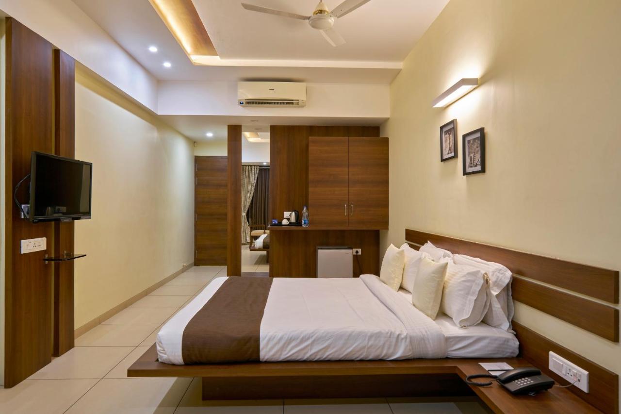 Hotel 3 Leaves Kolhapur Ngoại thất bức ảnh