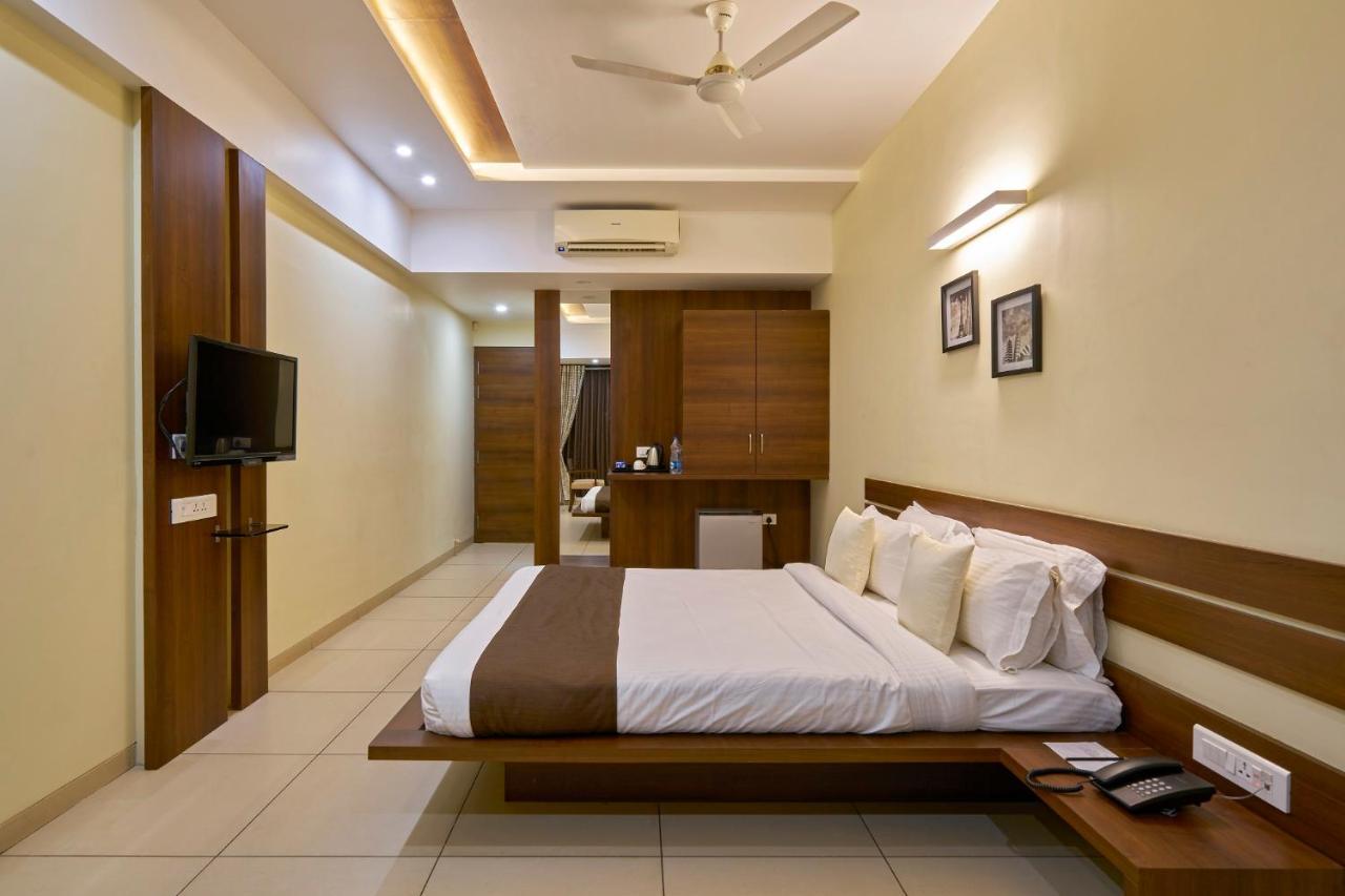 Hotel 3 Leaves Kolhapur Ngoại thất bức ảnh