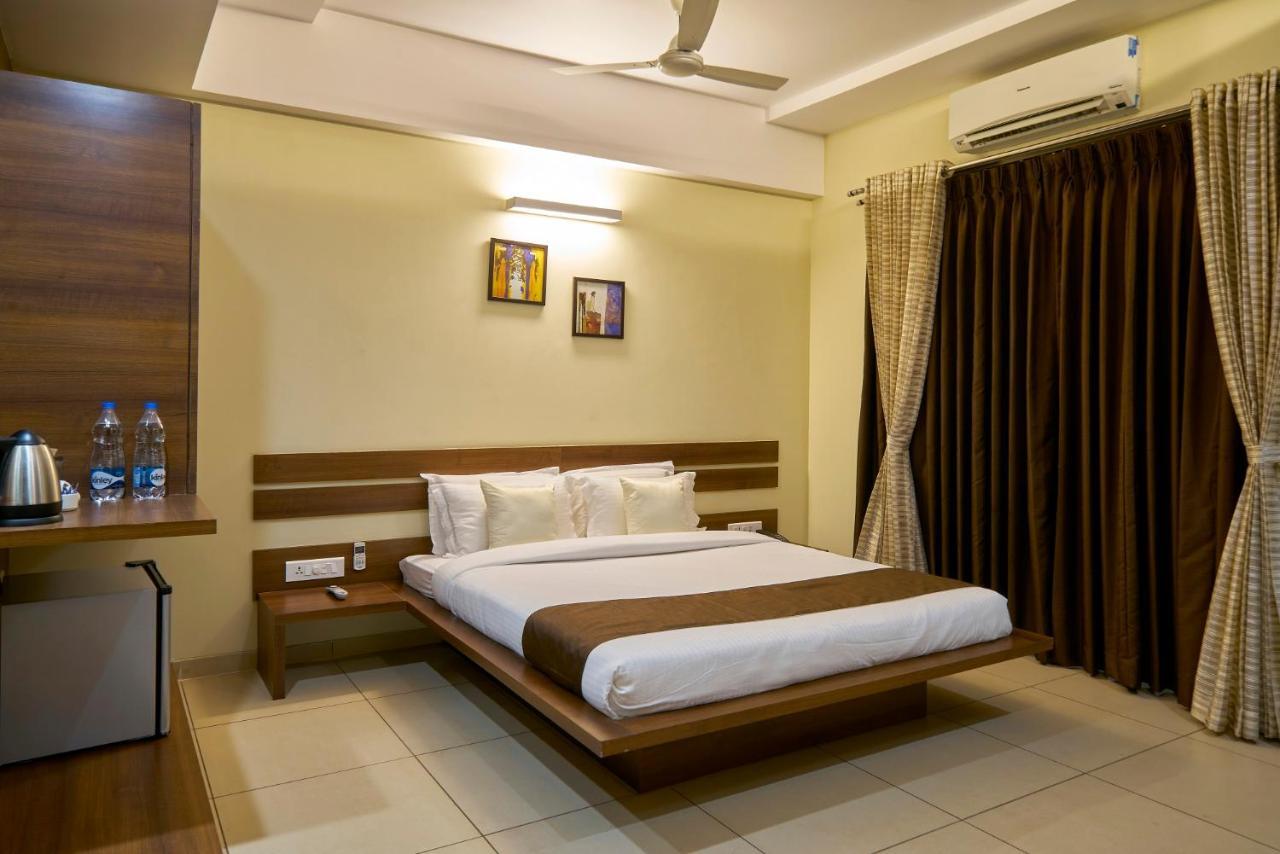 Hotel 3 Leaves Kolhapur Ngoại thất bức ảnh